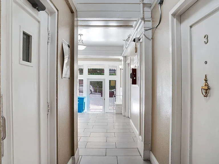 621 Taylor St — Photo 42