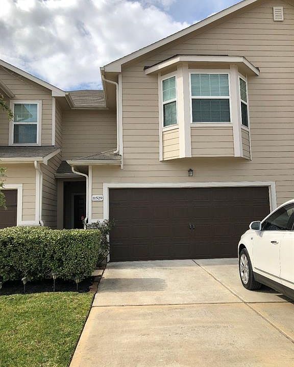 1st image of 11529 Champions Green Dr