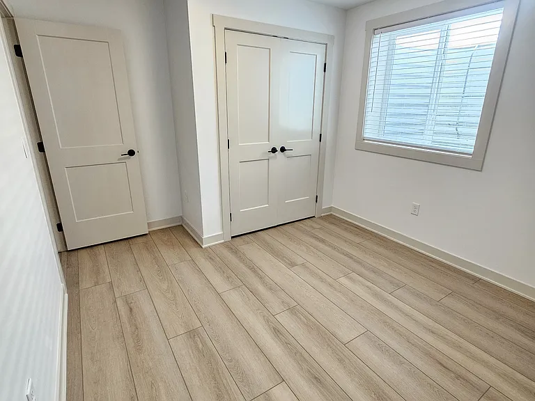 210 E Broadway St — Photo 17