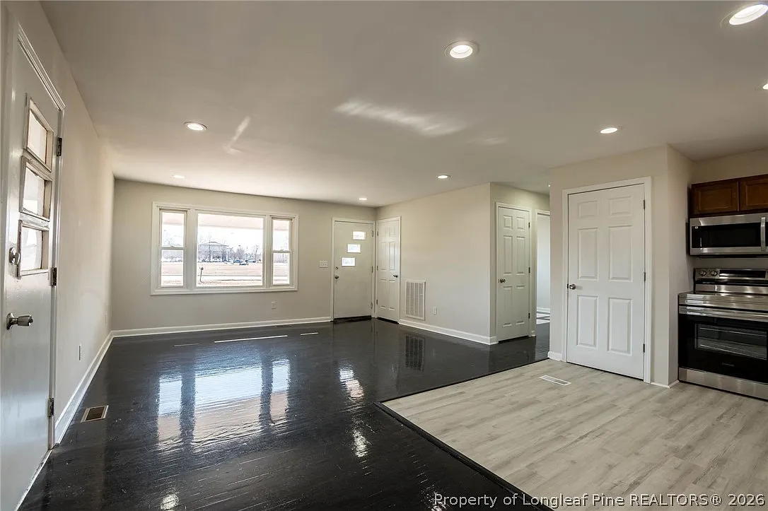 3 bed, 2.0 bath, 1050 sqft, $1,450 — Photo 3