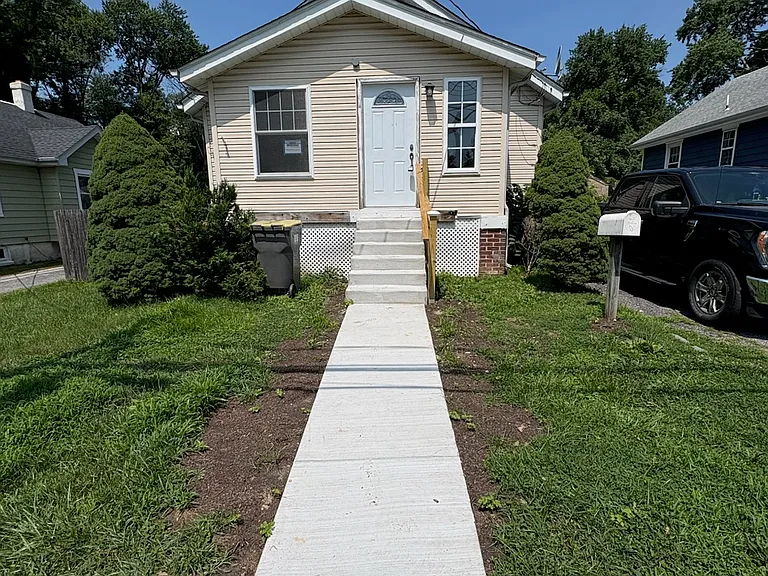 307 Colonial Ave — Photo 1