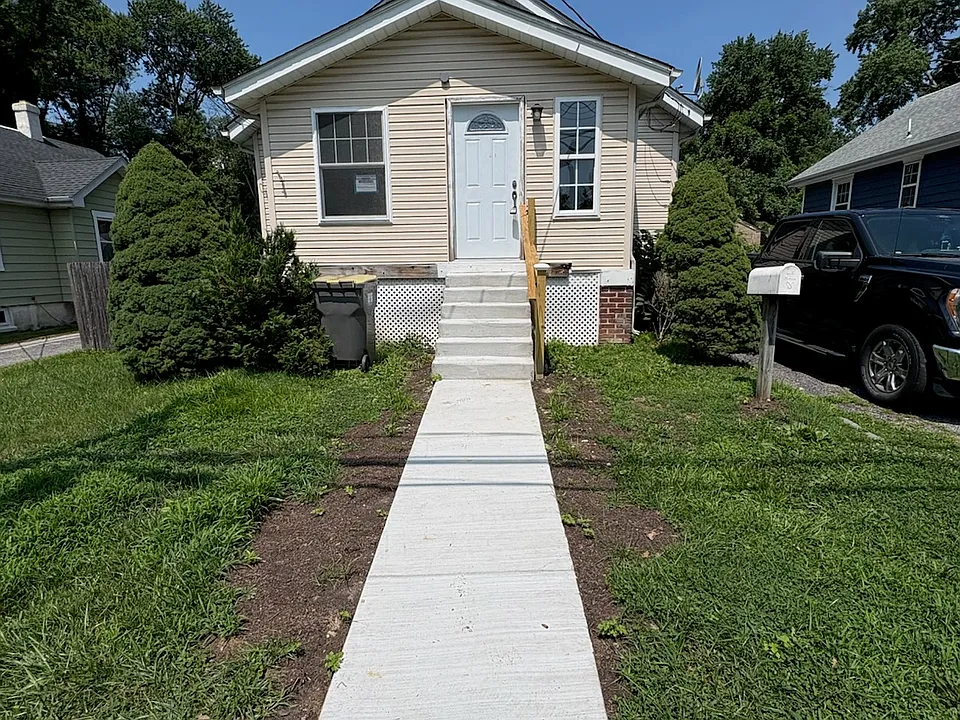 307 Colonial Ave