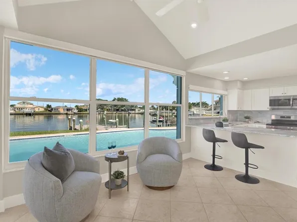 5648 Bayview Dr, Seminole, FL 33772