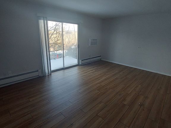 3rd image of 1307 S Main St APT 6B
