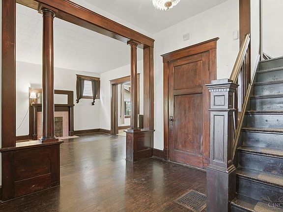 5th image of 3070 Wardall Ave