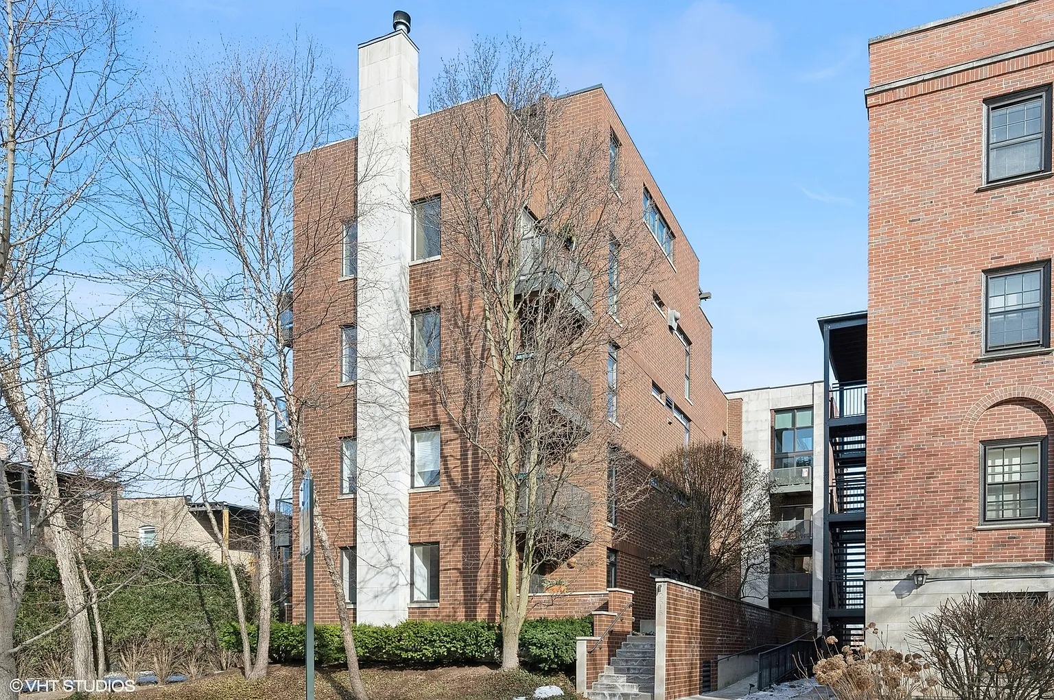 2515 Prairie Ave APT 2E photo 1