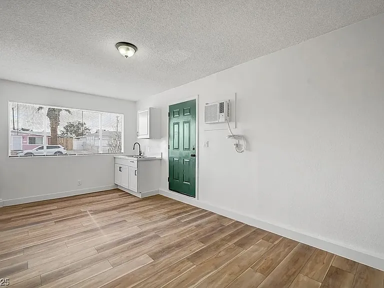 6520 Evergreen Ave — Photo 10