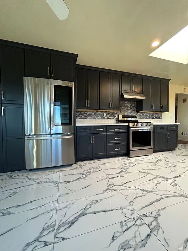 4 bed, 3.0 bath, 2488 sqft, $4,650 — Photo 3
