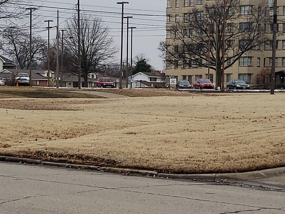 1st image of 717 S Dewey Ave