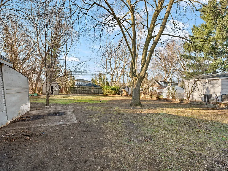 428 Bauman Ave — Photo 29