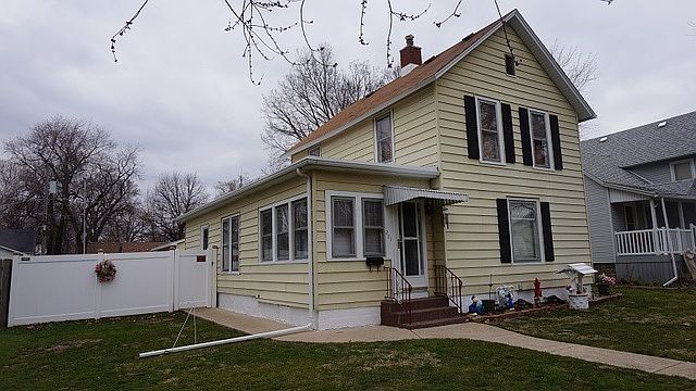 1st image of 271 S Grand Ave