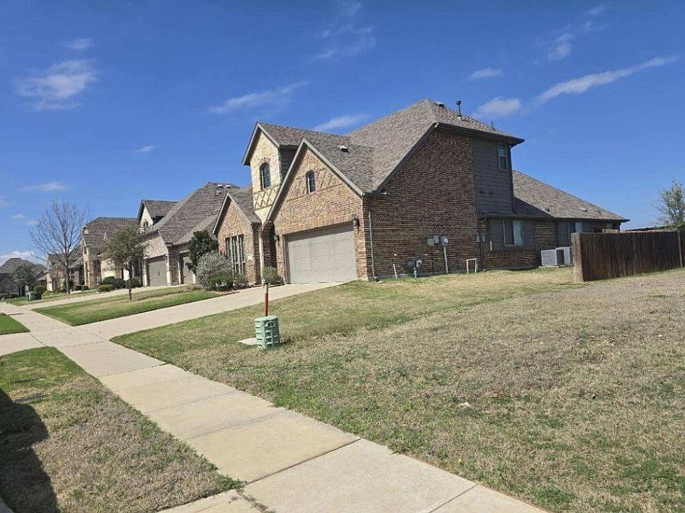 2nd image of 417 Berkshire Ln