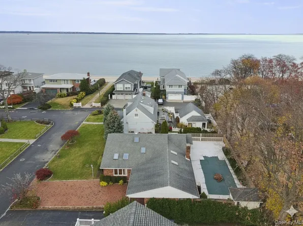 9 Oak Shore Drive, Bayville, NY 11709