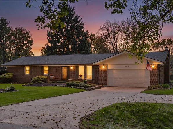 960 Wild Cherry Dr, Dayton, OH 45414