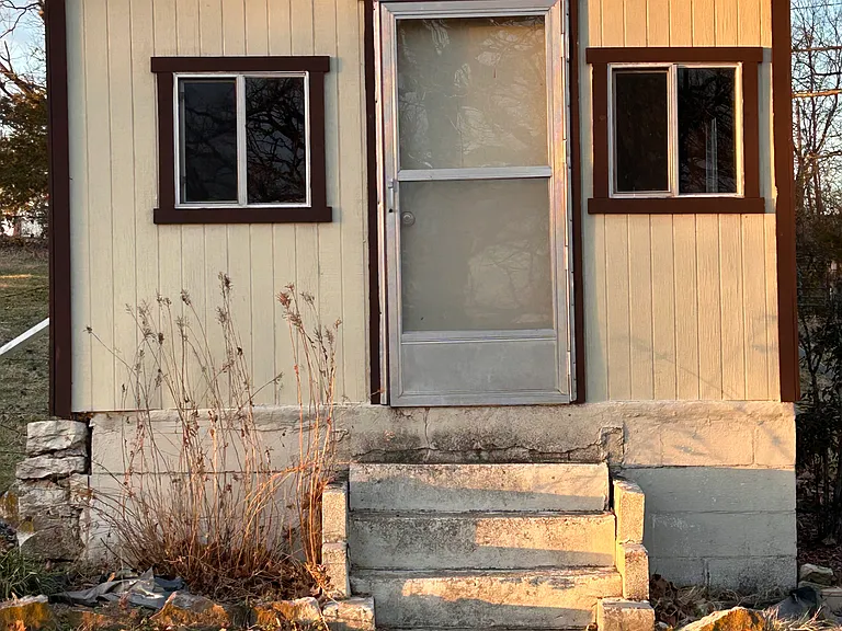 Dale Dr — Photo 11