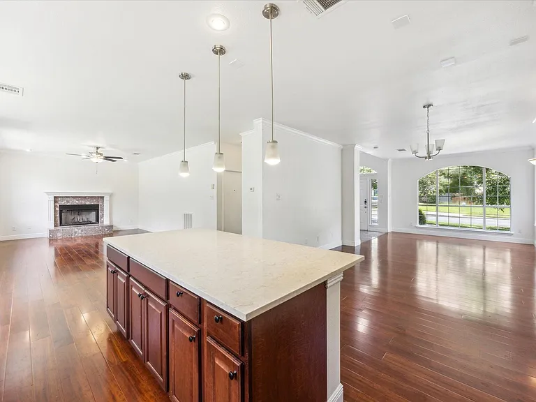 2926 Winchester Dr — Photo 12