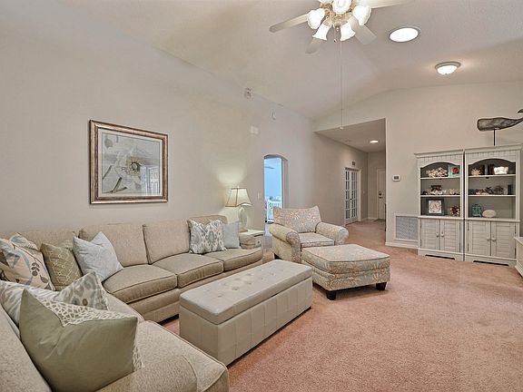 3rd image of 1011 E 13th Sq