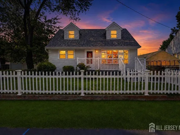55 Rosewood Dr, Keyport, NJ 07735