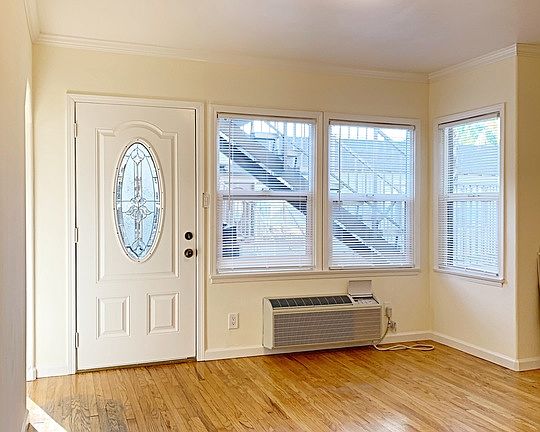 4th image of 604 E Chevy Chase Dr APT B