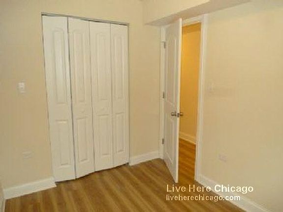 2nd image of 1122 W Argyle St