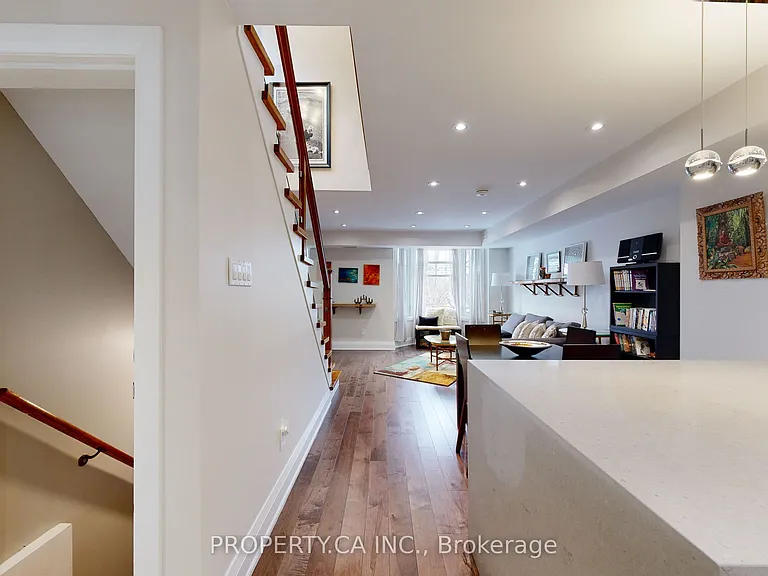 635 Christie St #UPPER — Photo 2