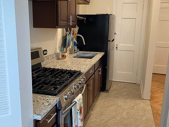5th image of 2000 N Lincoln Park West Pkwy W #1005