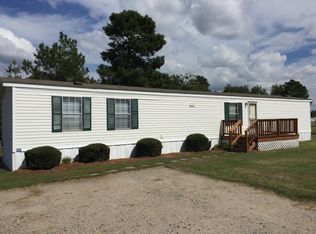 450 Ridgefield Dr, Lumberton, NC 28358