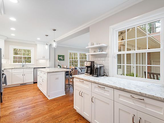 4th image of 2528 Wrightwood Ave