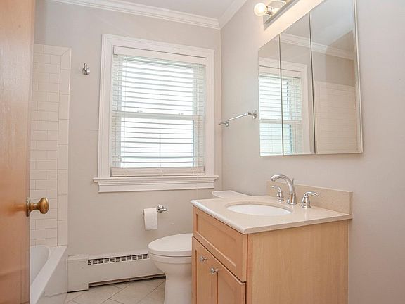 3rd image of 1115 E Oak Ave Floor 2