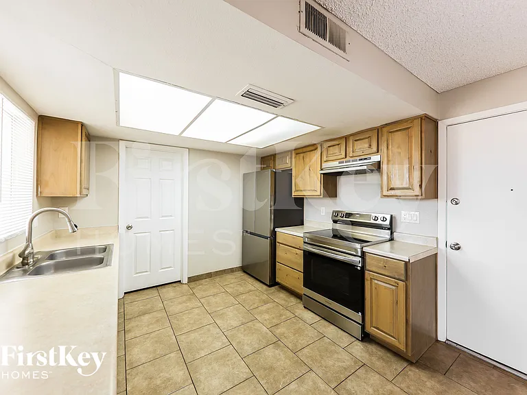 5031 W Windrose Dr — Photo 6