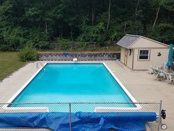 3rd image of 2205 N Park Dr