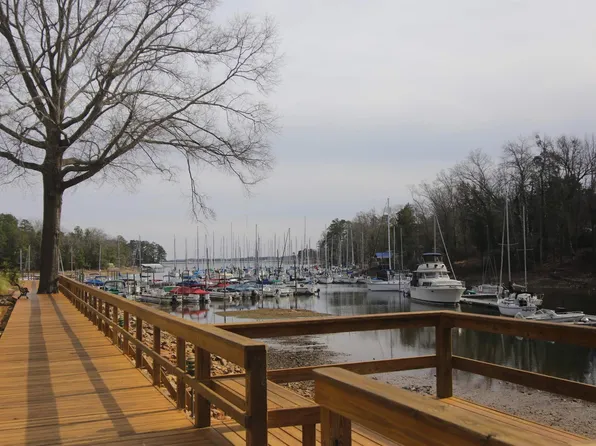 215 Shoreline Dr, Columbia, SC 29212