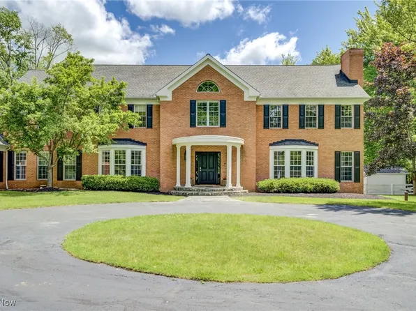 16461 Haskins Rd, Chagrin Falls, OH 44023