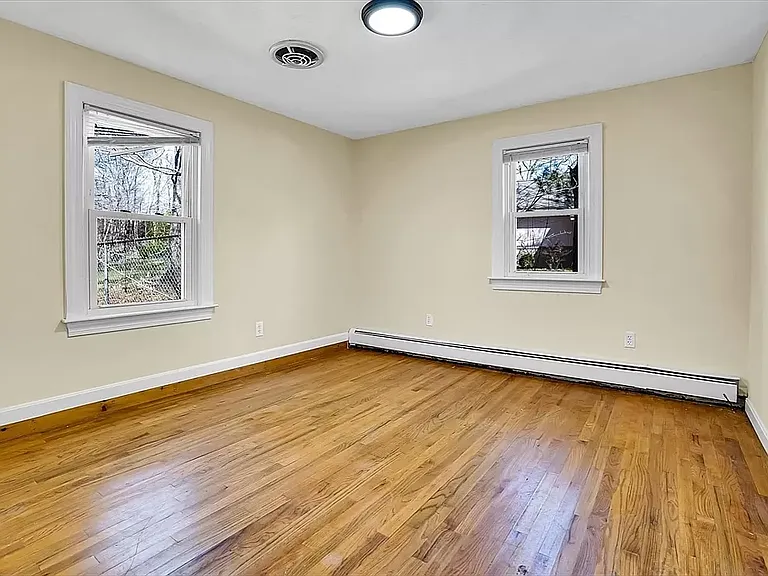 196 Grafton St — Photo 15