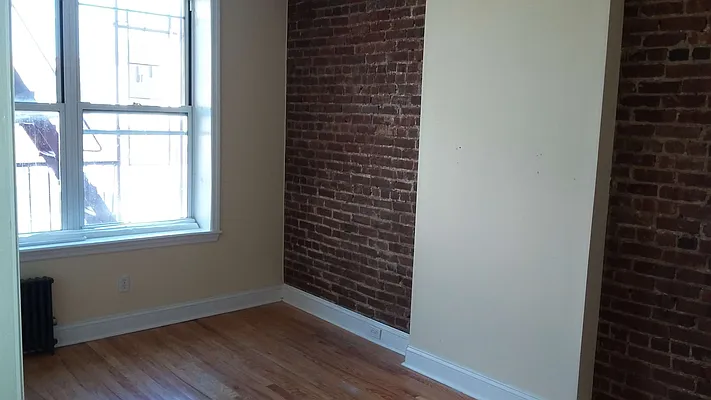 Rented by Halvatzis Realty | media 2