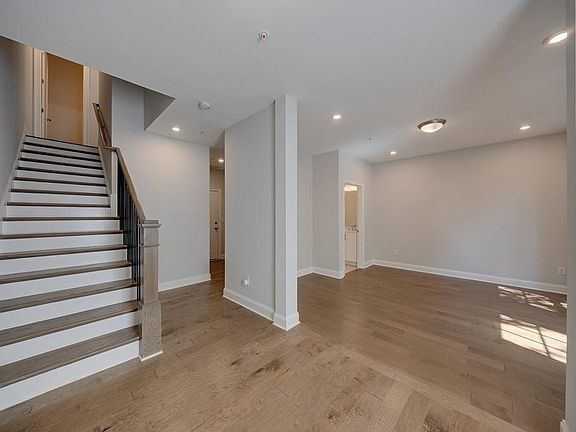 5th image of 398 Concord St