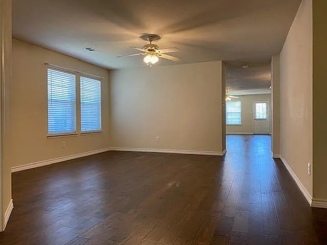 3 bed, 2097 sqft, $2,600 — Photo 3