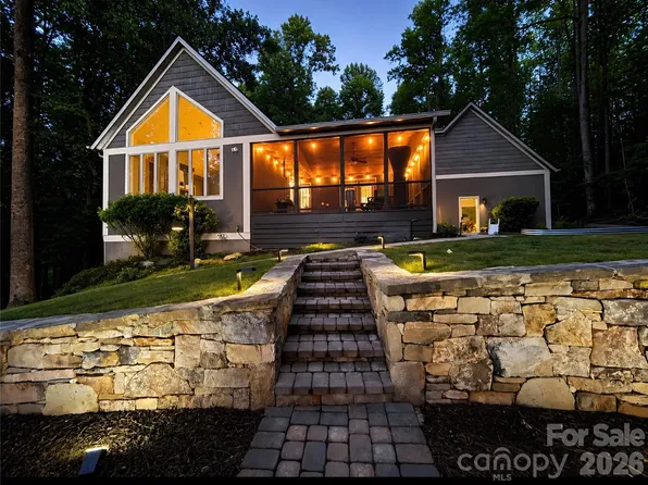 67 Reeses Ridge Ct, Hendersonville, NC 28739