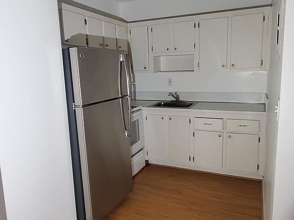 3rd image of 604 SE 14th Ct APT 1
