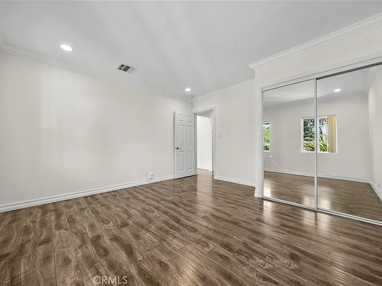 11252 Saticoy St — Photo 13