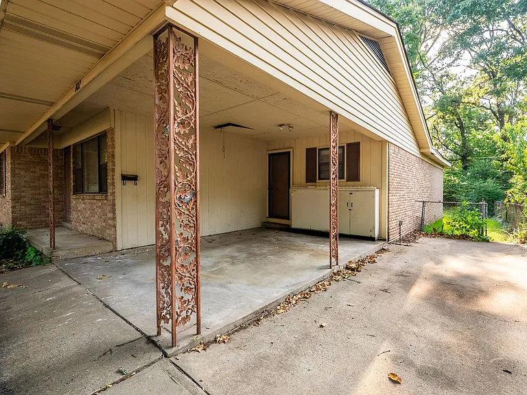 602 W Devon Ave — Photo 6