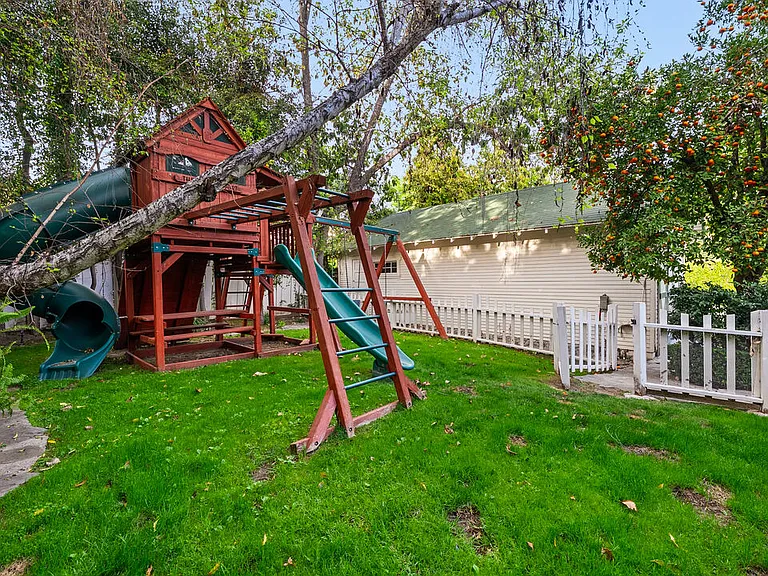 1625 Opechee Way — Photo 32