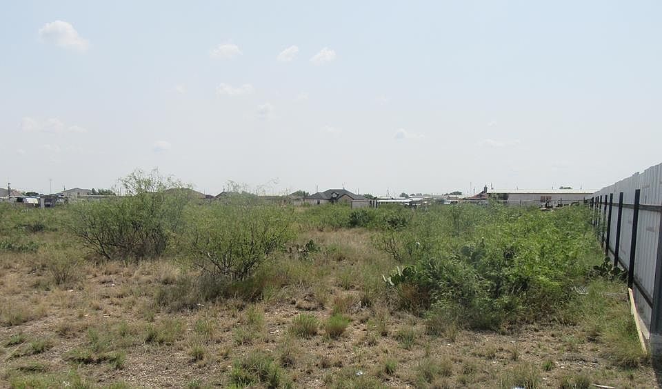 1st image of W Barbara Dr