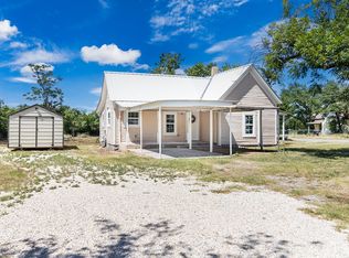 906 S Walnut St, Brady, TX 76825