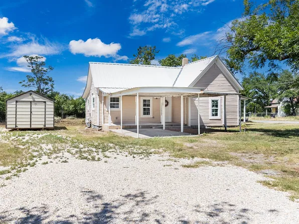 906 S Walnut St, Brady, TX 76825