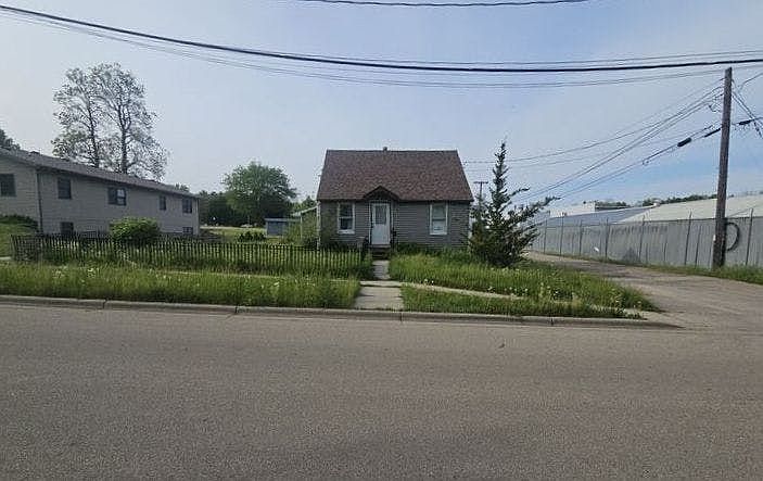 1st image of 70 Oak St