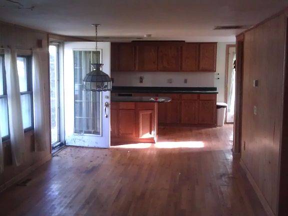 4th image of 3105 S Waterview Ave