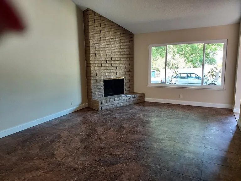4520 Hackberry Ln — Photo 6