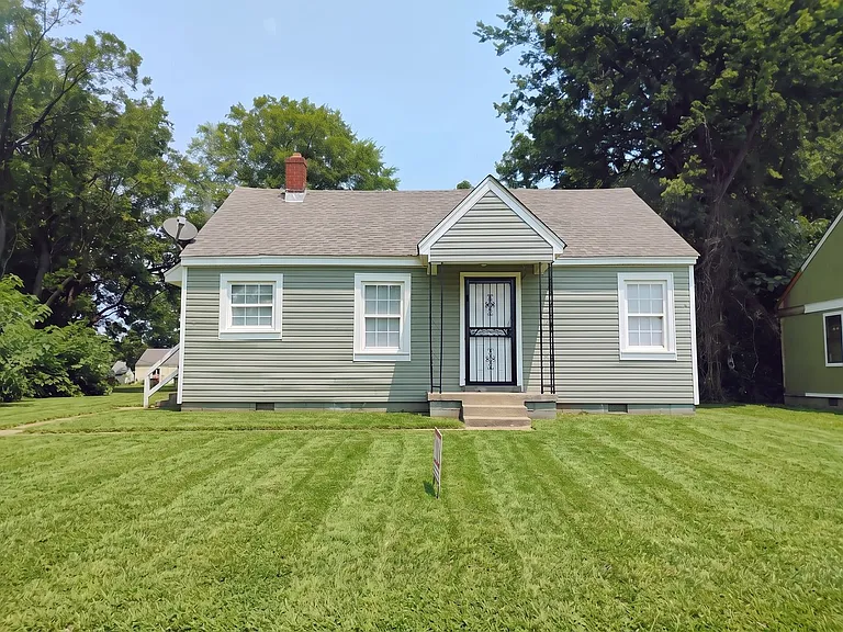518 Burlington Cir — Photo 1