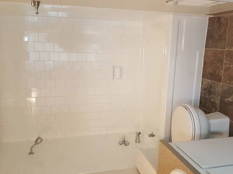 Tristin Square Apartments — Photo 33